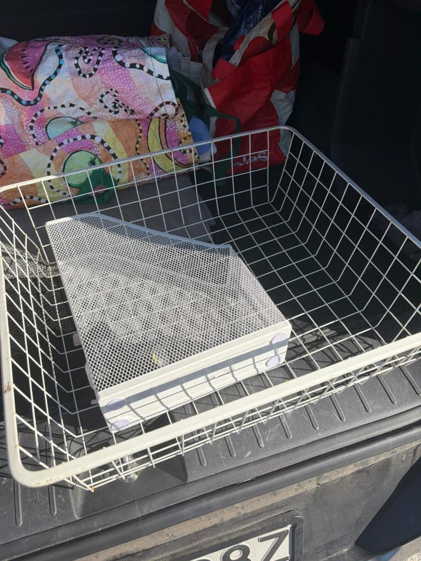 Storage rack and folder storage