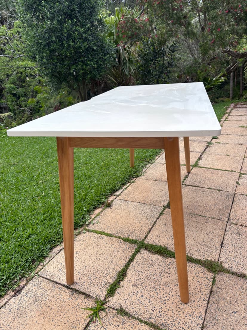 White Top Timber Leg Table